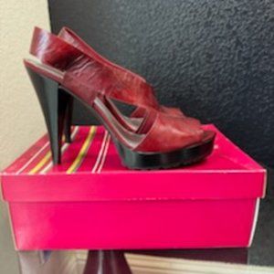 New BCBG womens red heels 10